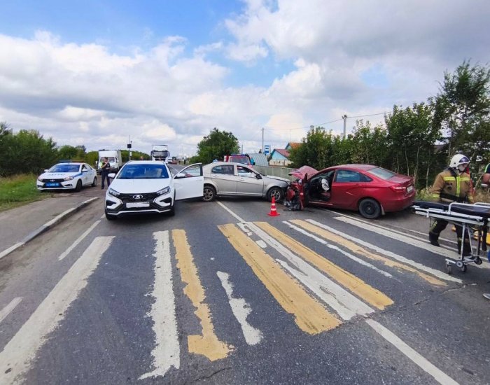 В Волжском районе произошло ДТП с участием трёх транспортных средств