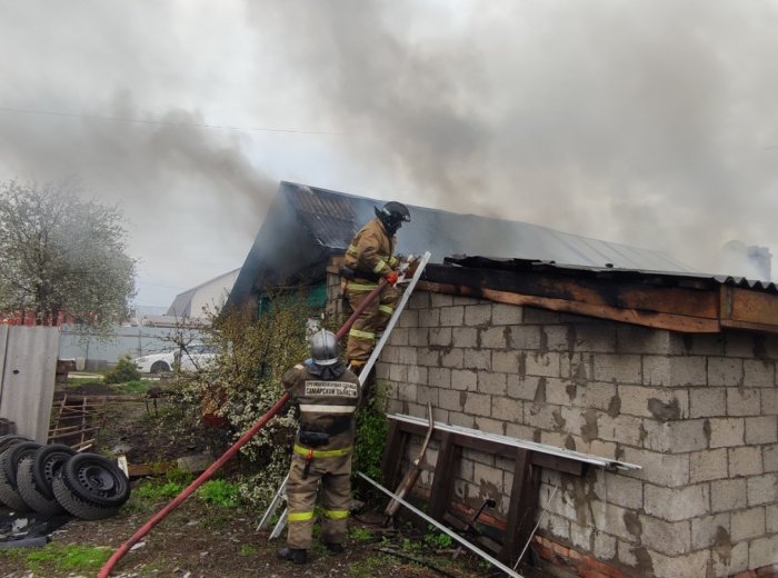 В городском округе Кинель горел двухквартирный дом 