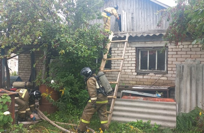В Челно-Вершинском районе в частном доме произошел пожар