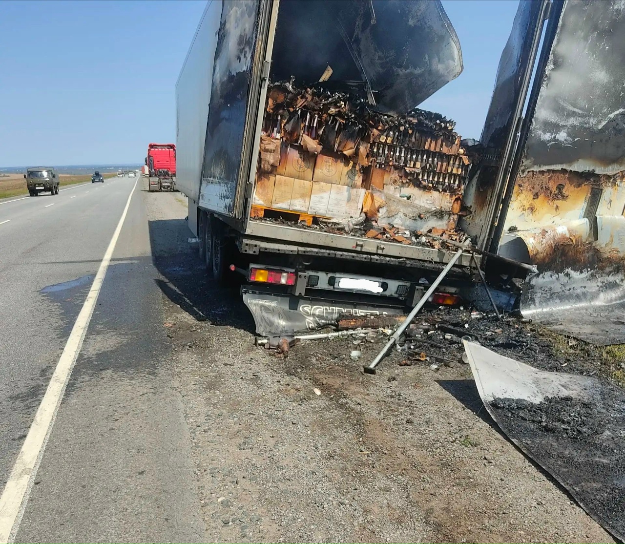 В Сызранском районе в пути следования загорелся большегруз 