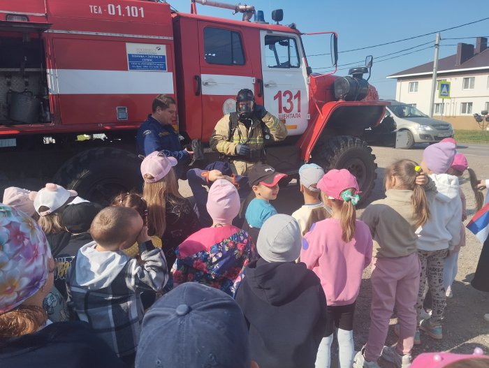 В Шенталинском районе в пожарно-спасательной части № 131 вновь встречали юных гостей