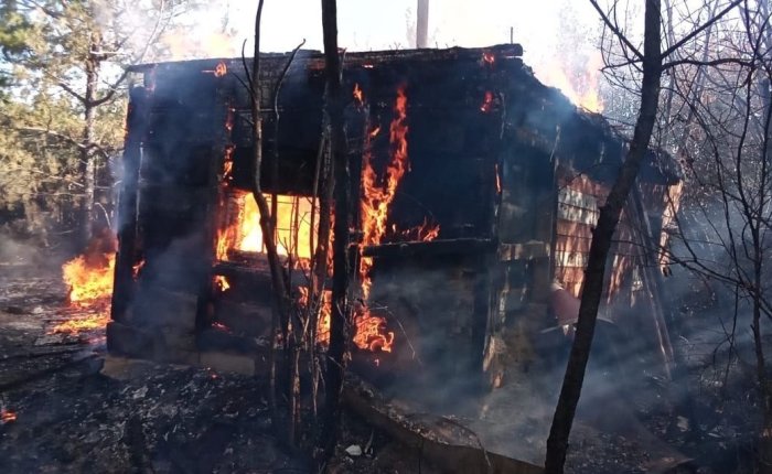 Сегодня утром в городском округе Октябрьск горело неэксплуатируемое строение
