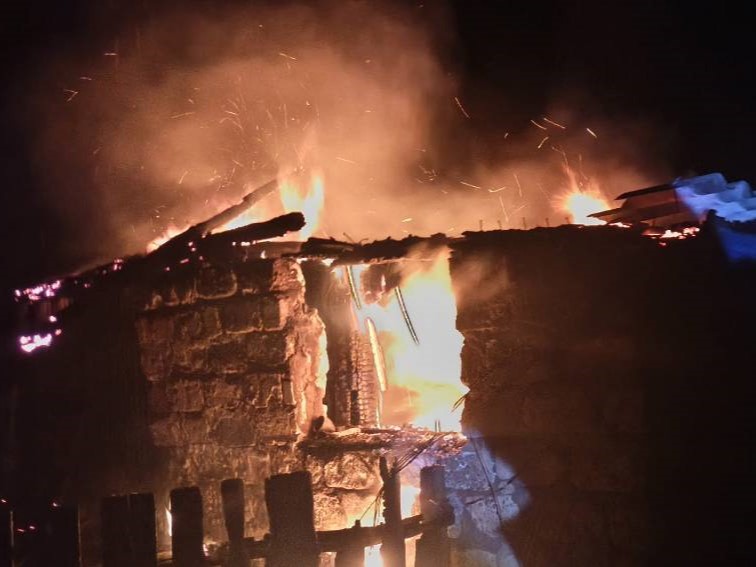 Пожар в жилом доме случился сегодня ночью в Кошкинском районе   