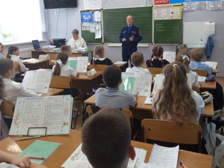 Занятие по пожарной безопасности со школьниками прошло в Красноармейском районе