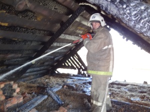 В селе Подъем-Михайловка пожарные ликвидировали пожар на площади 100 кв. м