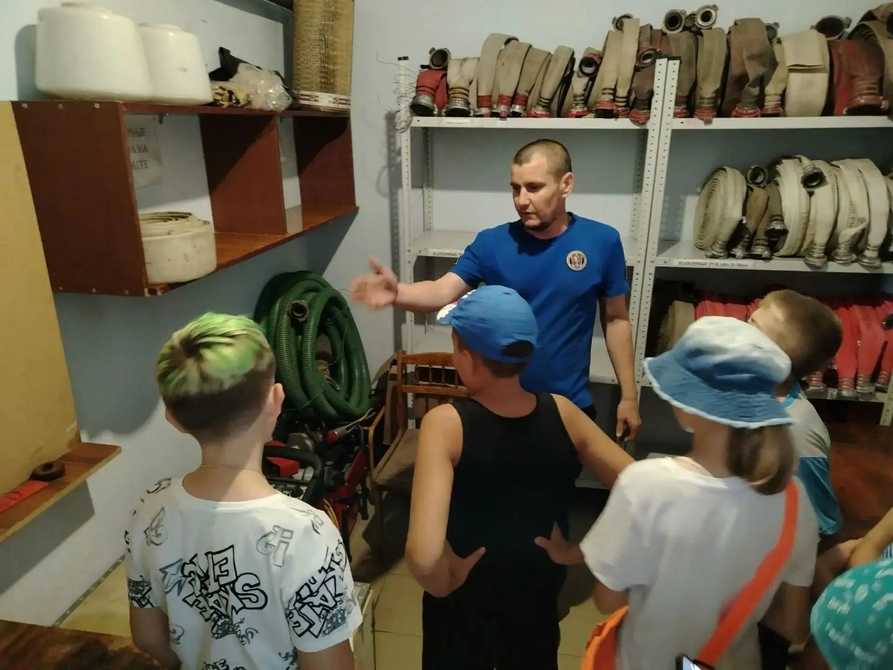 Надень каску, почувствуй себя пожарным