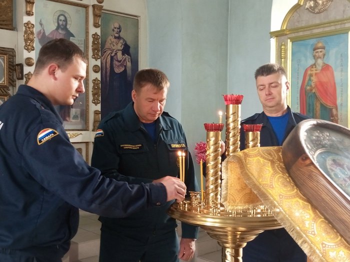В честь праздника иконы Богородицы «Неопалимая Купина» сегодня проходят благодарственные молебны