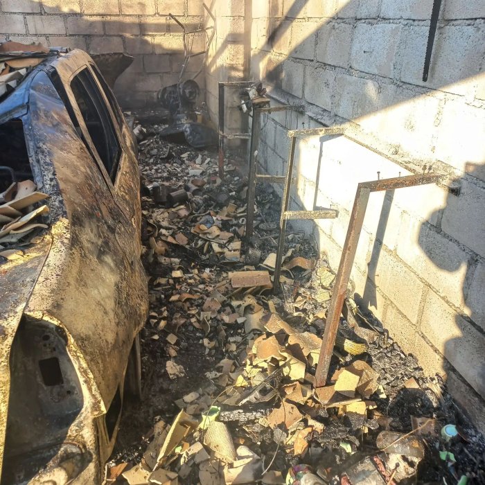 В селе Бахилово Ставропольского района горел гараж с автомобилем