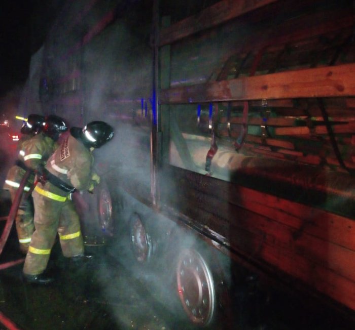 В Сызранском районе произошло загорание автомобиля в движении