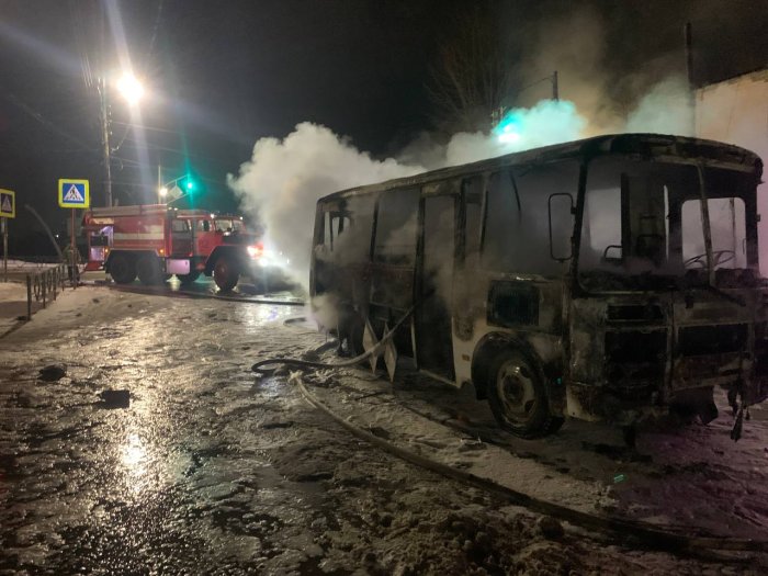 Вчера в городе Кинель во время движения загорелся автобус