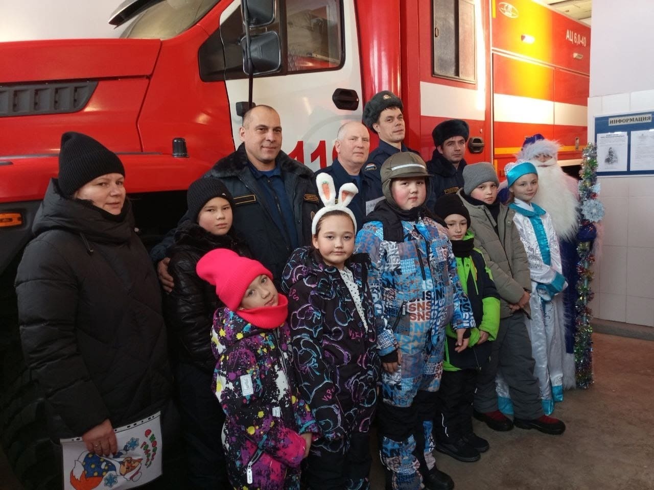 Активисты «Движения первых» продолжают поздравлять наших огнеборцев с наступающим Новым годом и Рождеством Христовым!