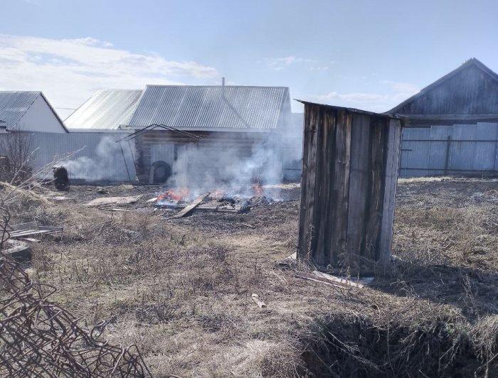 За минувшие выходные в Красноярском районе произошло семь возгораний сухой травы и мусора 