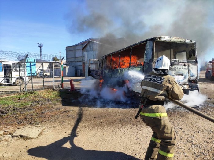 Сегодня в городе Похвистнево в движении загорелся автобус