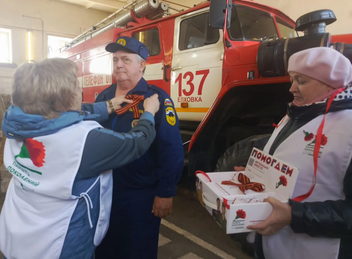 В Елховском районе представители пожарно-спасательной части № 137 пожарно-спасательного отряда № 49 стали участниками Всероссийской акции «Красная гвоздика»