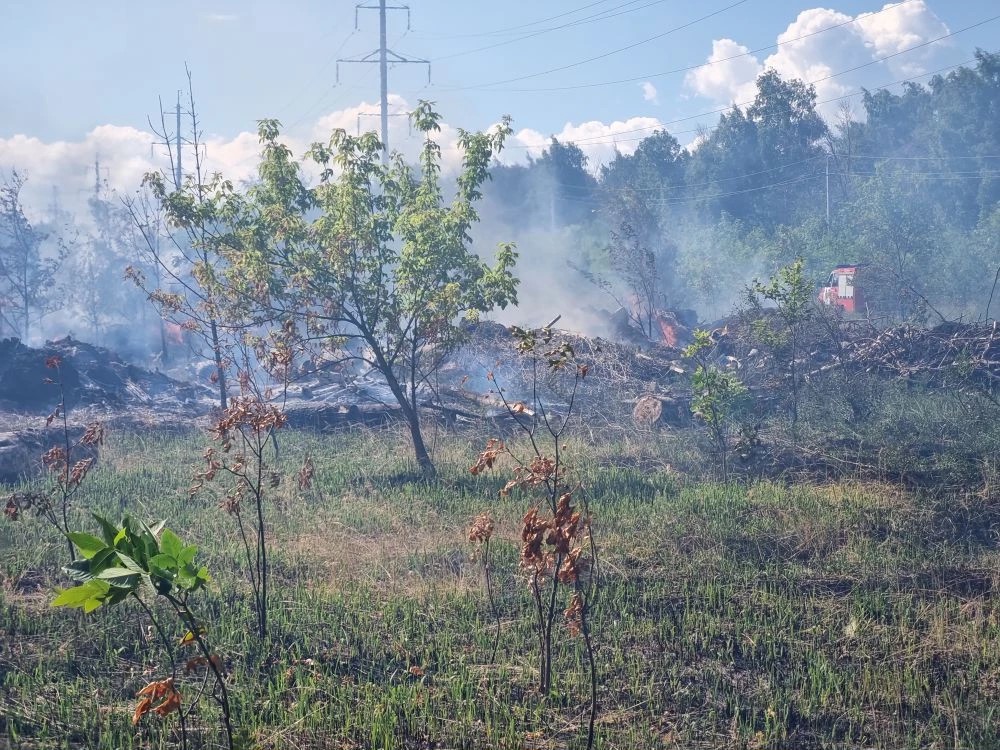 Вчера в Волжском районе произошло возгорание строительного мусора на площади 150 квадратных метров