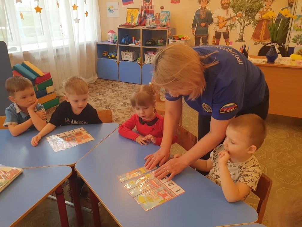 Дошкольникам о пожарной безопасности