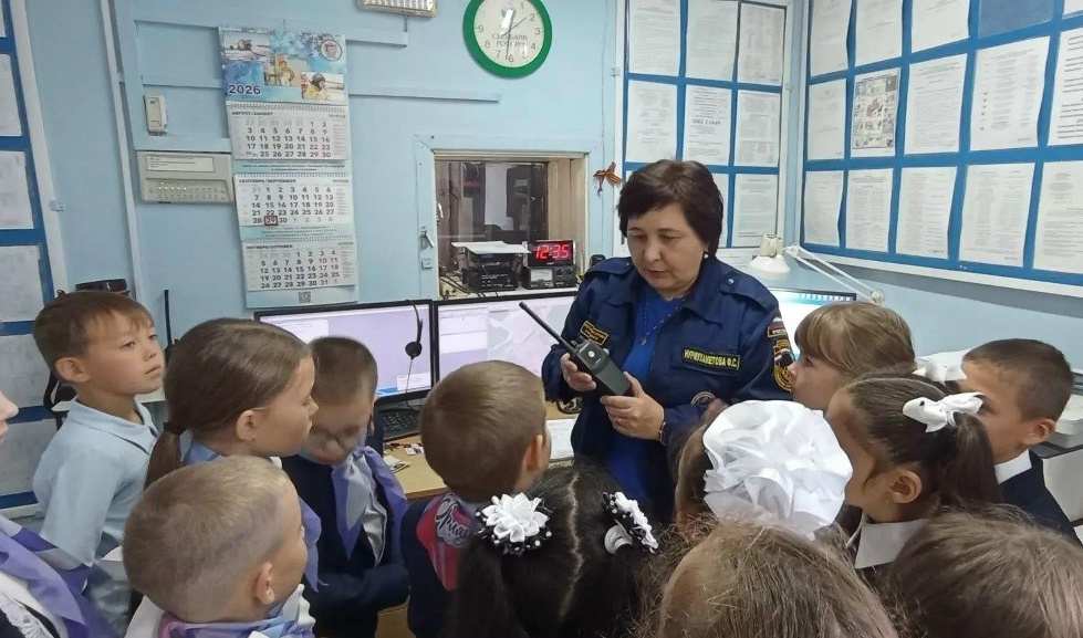 Юные участники движения «Орлята России» познакомились с профессией пожарного