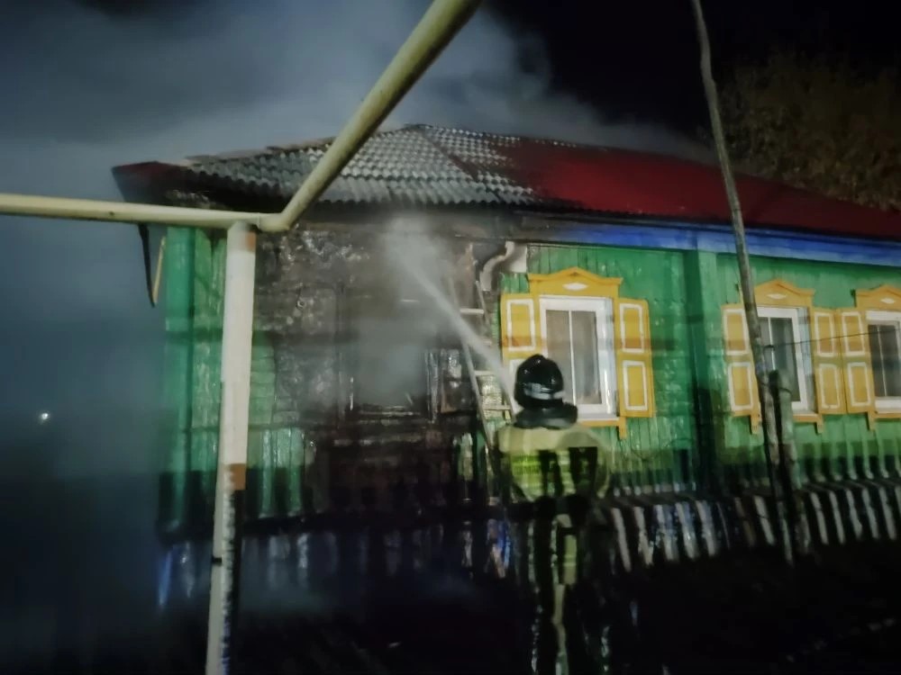 В Исаклинском районе горел жилой дом на площади 40 квадратных метров