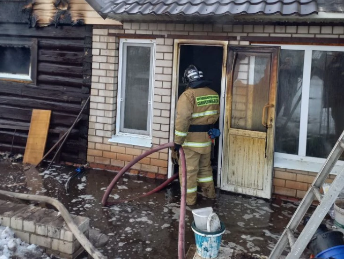 Сорок квадратных метров были объяты огнем в Приволжском районе