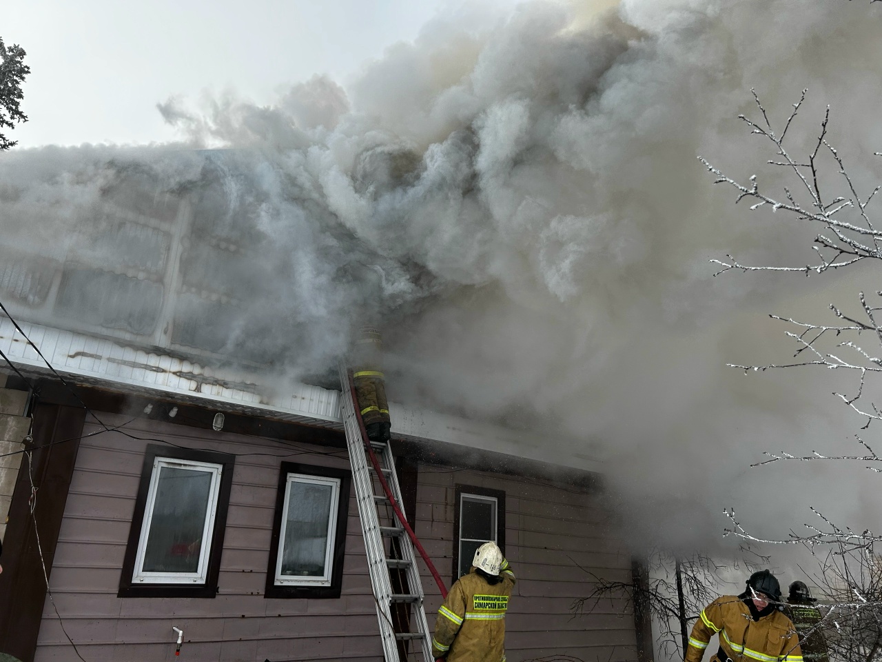 В Кинель-Черкасском районе произошло возгорание крыши частного дома