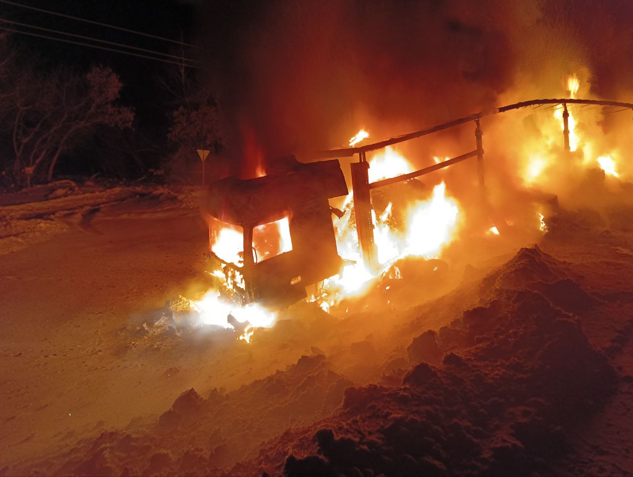 В Исаклинском районе произошло лобовое столкновение с последующим возгоранием