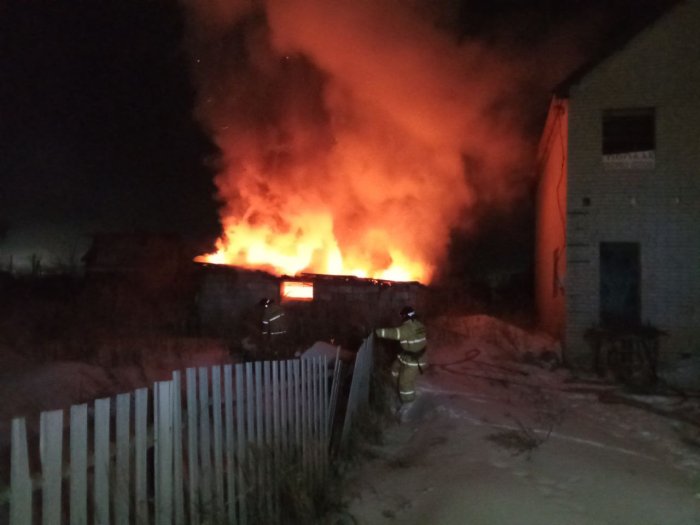 Вчера в Волжском районе огнеборцы пожарно-спасательных частей №№ 128 и 78 Отряда № 46 ликвидировали возгорание на площади 60 квадратных метров