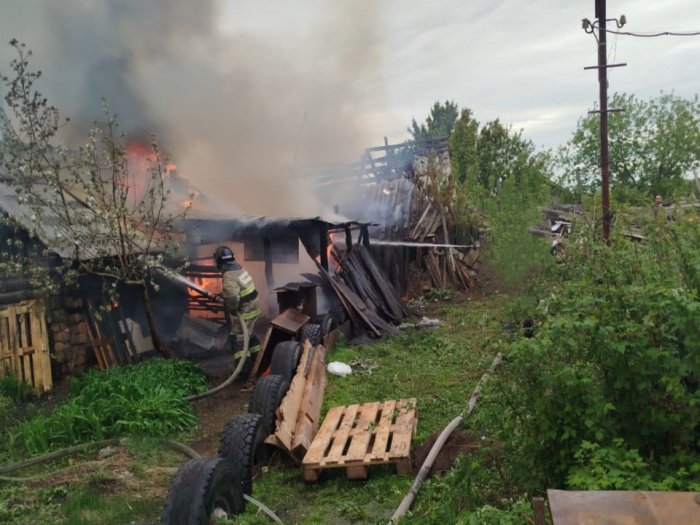 Тревожные выходные выдались и у огнеборцев Красноярского района