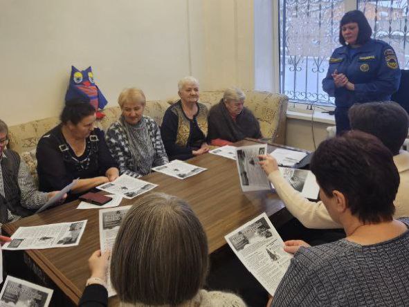 В Богатовском районе прошла профилактическая беседа с получателями социальных услуг по соблюдению правил пожарной безопасности в период новогодних праздников 