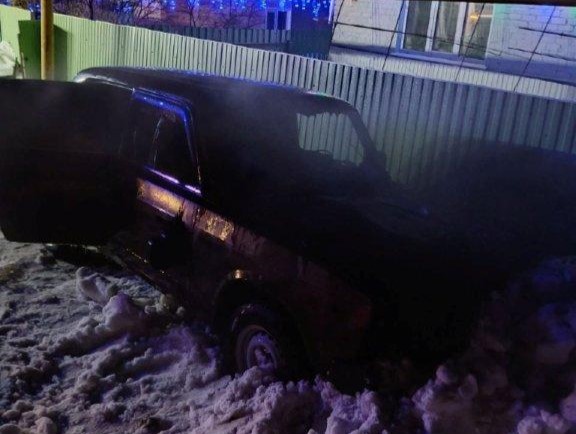 Сегодня рано утром в Красноармейском районе горел моторный отсек легкового автомобиля