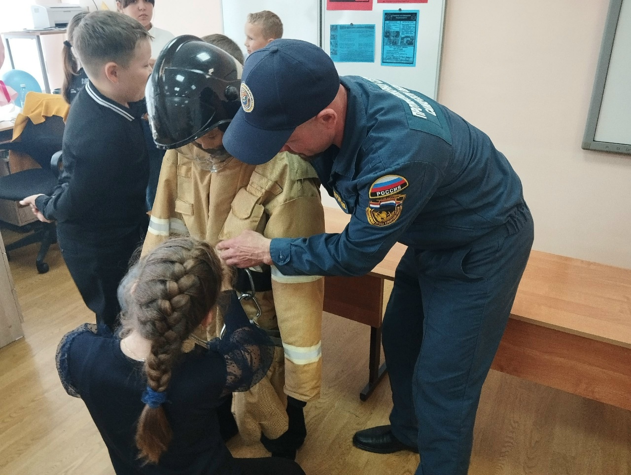 В Шенталинском районе специалисты пожарно-спасательной части № 131 провели для четвероклассников Урок мужества
