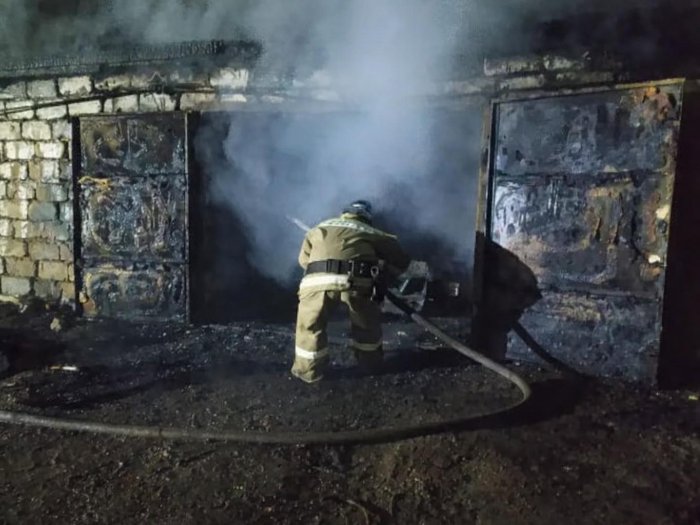 Вчера в Похвистневском районе загорелся гараж с автомобилем