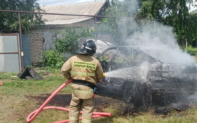 В Приволжском районе произошло возгорание автомобиля