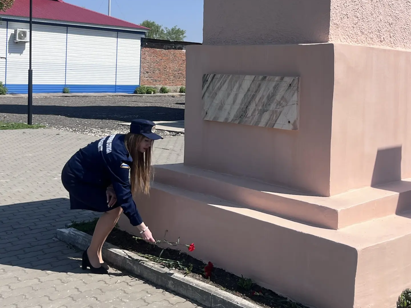 Доблесть и слава героям!