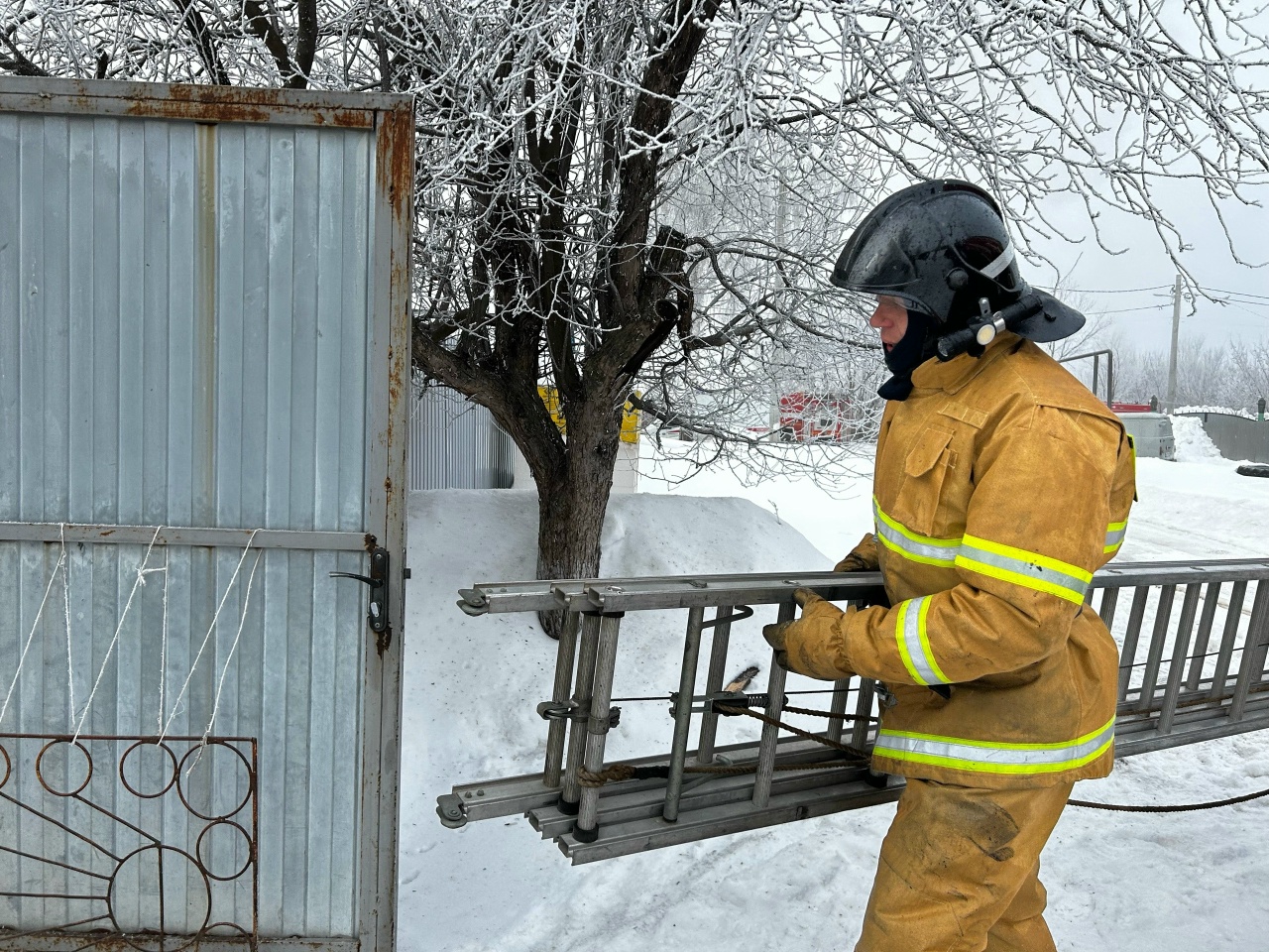 В Кинель-Черкасском районе произошло возгорание крыши частного дома