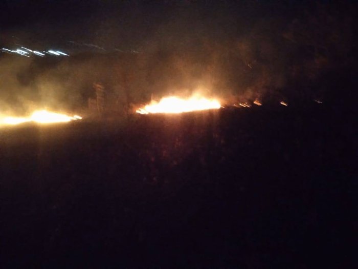 Сухая трава вчера горела в городском округе Октябрьск