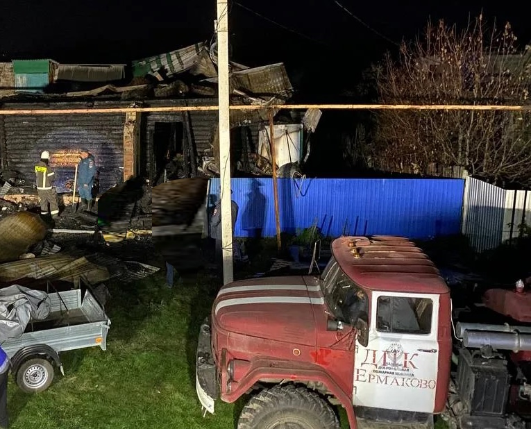 В Камышлинском районе наши огнеборцы потушили пожар на площади 80 квадратных метров в частном доме