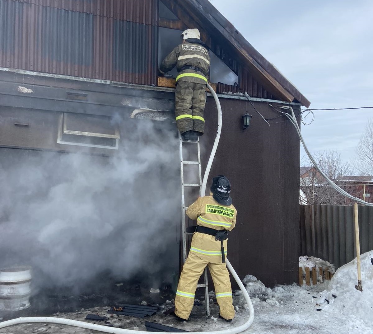 Огнеборцы пожарно-спасательного отряда № 34 спасли жилой дом
