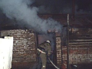Ночной пожар надворных построек в с. Долматовка