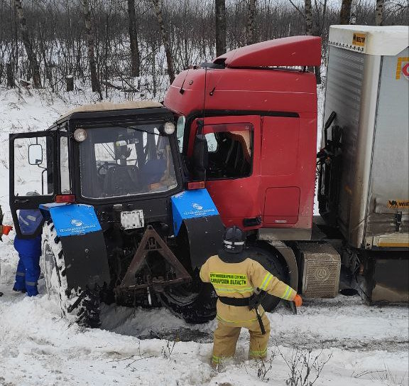 В Сергиевском районе произошла автоавария: столкновение с последующим съездом в кювет 