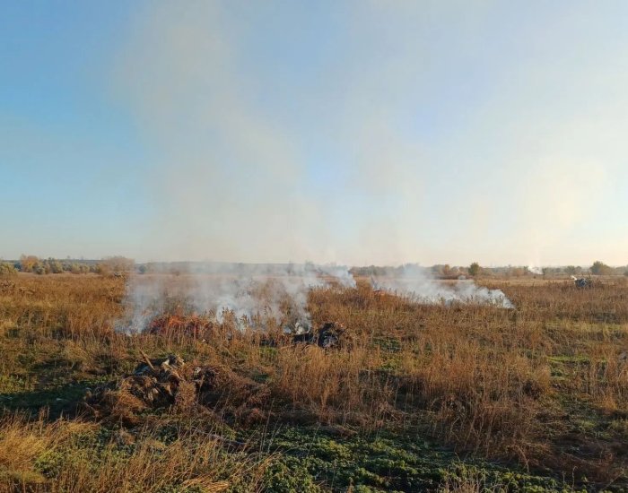 В Волжском районе наши огнеборцы оперативно ликвидировали возгорание строительного мусора