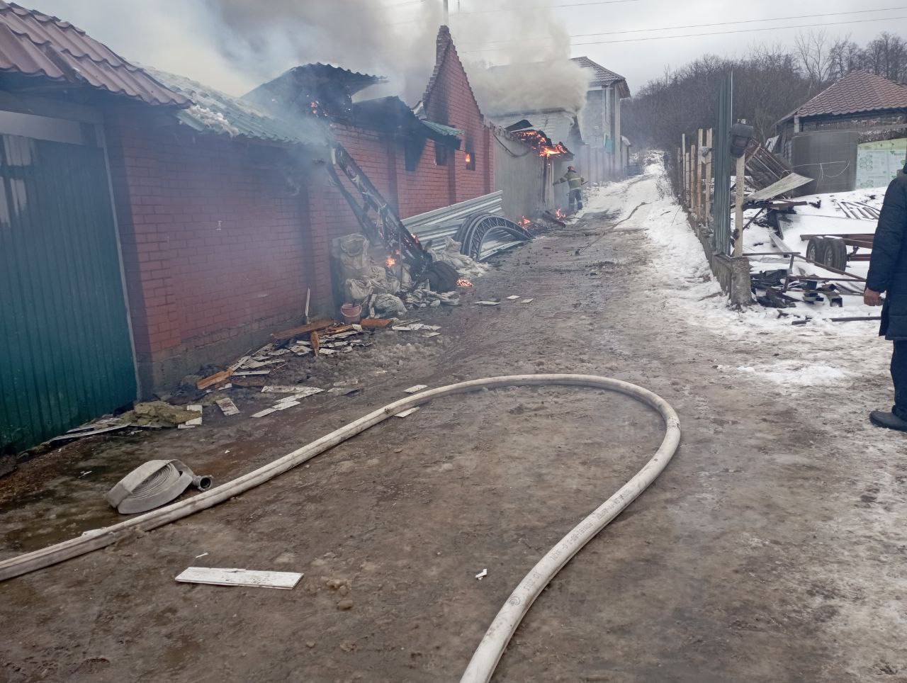 В настоящий момент наши огнеборцы пожарно-спасательного отряда № 41 работают на пожаре в Красноярском районе