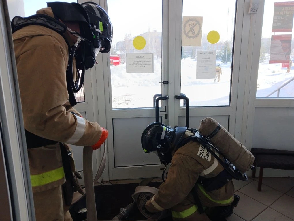 Пожарно-тактическое учение на объекте с массовым пребыванием людей проведено в Клявлинском районе