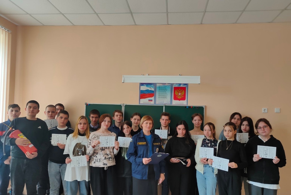 Наш инструктор противопожарной профилактики Оксана Ташлинцева рассказала школьникам о правилах поведения в чрезвычайных ситуациях 
