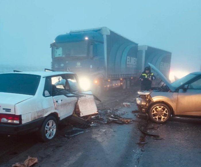 В городском округе Кинель произошло столкновение трех автомобилей  