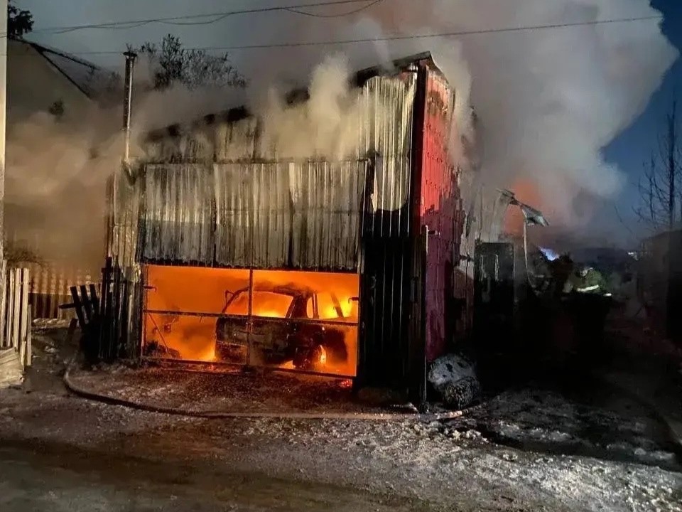 Сегодня ночью в городском округе Кинель огнеборцы 34 Отряда ликвидировали пожар на площади 60 квадратных метров