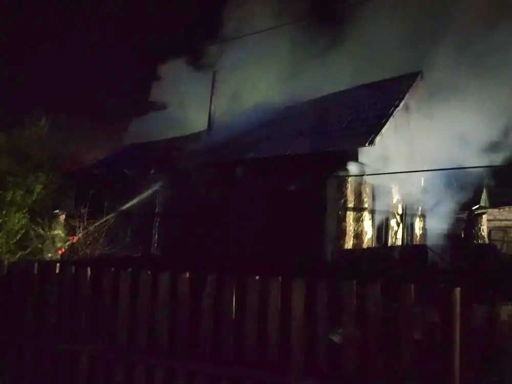 Сегодня ночью в Похвистневском районе загорелся дом