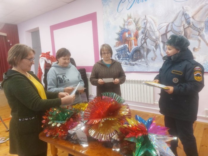 Новогодняя профилактика с работниками Дома Культуры