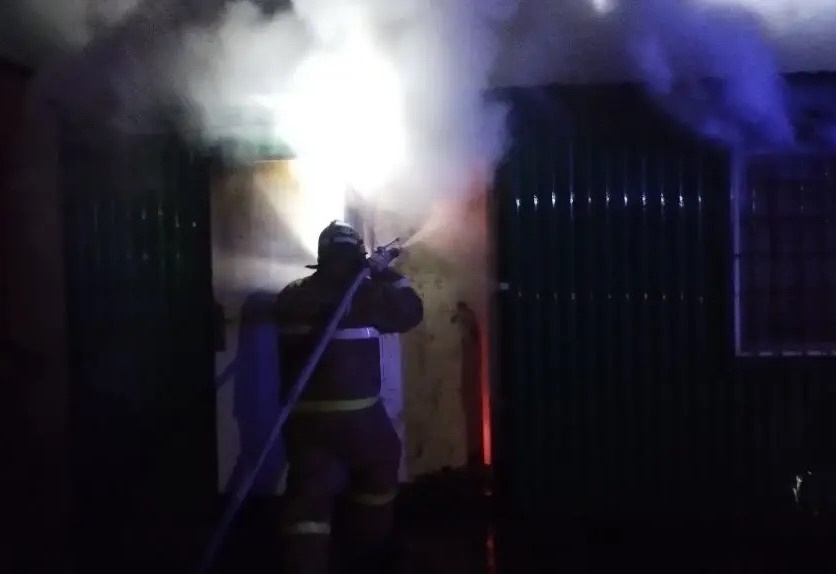 В Кинель-Черкасском районе горела хозяйственная постройка