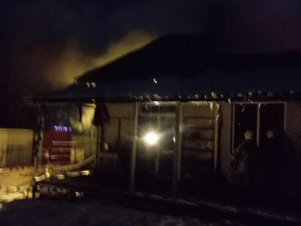 Ночью в Волжском районе горел частный дом на площади 100 квадратных метров