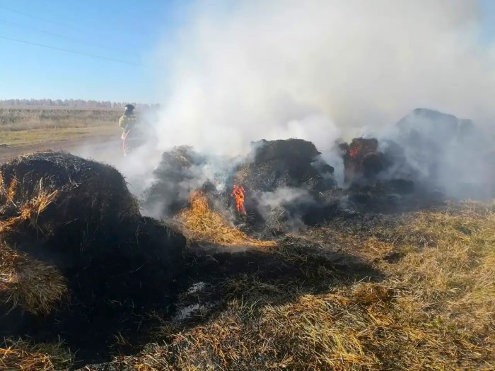 В Шигонском районе произошло возгорание тюков с соломой